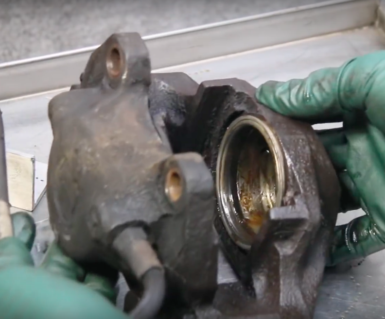 Kent Making Brake Fluid Flushing EASY! Brake Problem